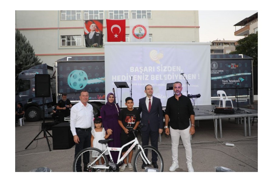 Nizip Belediyesi’nden LGS’de Dereceye Giren Öğrencilere Bisiklet Hediyesi
